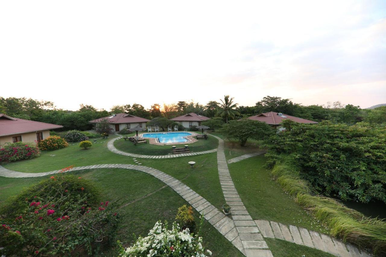 Hibiscus Garden Hotel Tissamaharama Exterior foto